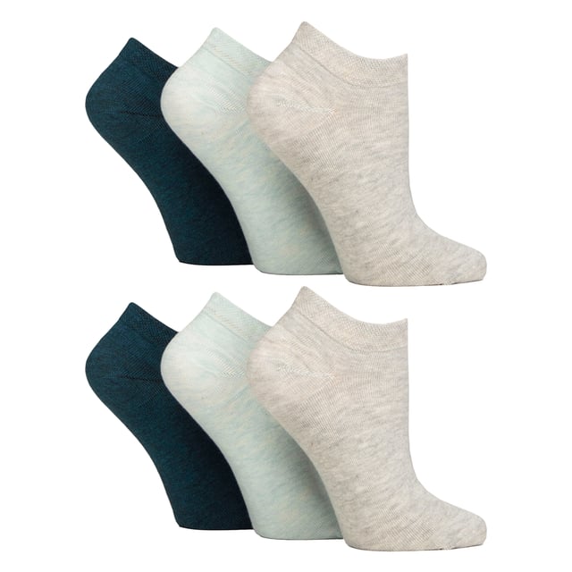 IOMI - Pack de 6 calcetines para diabéticos: Descubra la solución ideal para el cuidado del pie diabético con los calcetines para diabéticos especialmente diseñados para mujeres de IOMI Footnurse. Diseñados por expertos técnicos, estos calcetines IOMI Diabetic Trainer ofrecen un enfoque adaptado a la salud del pie diabético con un corte bajo, ideal para los meses de primavera y verano. Estos magníficos calcetines, lujosamente suaves y ricos en algodón, se han confeccionado para sujetar los tobillos sin elasticidad y sin la tirantez que puede causar problemas a cualquier persona con problemas circulatorios. Diseñados para adaptarse perfectamente a los contornos del tobillo, los remates de nido de abeja de forma y tejido especiales eliminan los incómodos anillos de constricción, cruciales para las personas diabéticas. También incluyen dedos de los pies unidos a mano para costuras suaves, esencial para facilitar la comodidad para los diabéticos y prevenir la acidez, por lo que tiene sentido elegir estos calcetines ligeros IOMI entrenador diabético para cuidar de sus piernas todos los días. Estos calcetines vienen en paquetes de 6 pares y están disponibles en 8 opciones diferentes. Están hechos de: 77% Algodón, 15% Poliéster, 1% Elastano. Vienen en talla única de mujer 4-8 UK y son lavables a máquina. Detalles adicionales del producto: IOMI Footnurse 6 Pack Calcetines para Diabéticos NON ELASTIC Ankle Top Smooth Toe Seam HoneyComb Top Hand Linked Toe Seam Soft Touch Cotton Designed For Diabetes Ideal for Large or Swollen Legs Ladies One Size: 4-8 UK