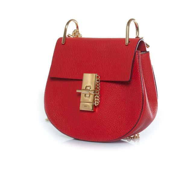 VINTAGE, RRP AS NEW
Chloe, drew bag in red leather. The item is in very good condition. 
 CONDITION: very good condition

SIZE: small

MEASUREMENTS: height 17 cm, width 19 cm, depth cm, height handle 6 cm, length strap 106 cm

MATERIAL: grained leather

CARE: specialist leather treatment

COLOR: red Measurments:  width: 190 mm height: 170 mm strap length: 1060 mm