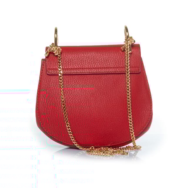 VINTAGE, RRP AS NEW
Chloe, drew bag in red leather. The item is in very good condition. 
 CONDITION: very good condition

SIZE: small

MEASUREMENTS: height 17 cm, width 19 cm, depth cm, height handle 6 cm, length strap 106 cm

MATERIAL: grained leather

CARE: specialist leather treatment

COLOR: red Measurments:  width: 190 mm height: 170 mm strap length: 1060 mm
