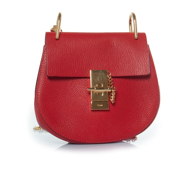 VINTAGE, RRP AS NEW
Chloe, drew bag in red leather. The item is in very good condition. 
 CONDITION: very good condition

SIZE: small

MEASUREMENTS: height 17 cm, width 19 cm, depth cm, height handle 6 cm, length strap 106 cm

MATERIAL: grained leather

CARE: specialist leather treatment

COLOR: red Measurments:  width: 190 mm height: 170 mm strap length: 1060 mm