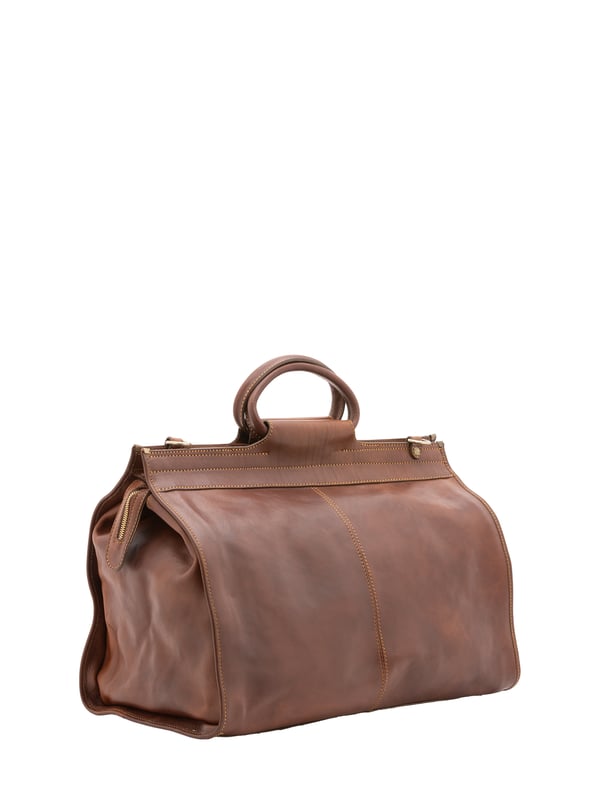 Alessia Firenze Bolsa de viaje Unisexo Bolsa de viaje unisex. El cierre es con cremallera. Los bolsillos internos son uno con cremallera. Los bolsillos externos son uno en la espalda con cremallera. La bandolera es ajustable y extraíble en piel. El mango es de piel. Hay un compartimento interno. El material exterior es 100% Piel Auténtica. Internamente está forrado en algodón. Medidas: 49x39x24 cm. Hecho en Italia