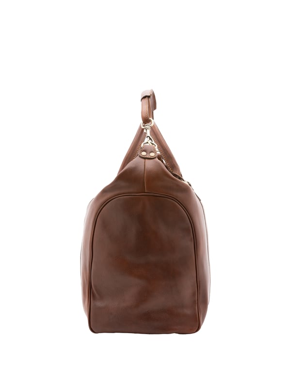 Bolsa de viaje unisex. El cierre es con cremallera. Los bolsillos internos son uno con cremallera. Los bolsillos externos están ausentes. La bandolera es ajustable y extraíble en piel. El mango es de piel. Hay un compartimento interno. El material exterior es 100% Piel Auténtica. Internamente está forrado en algodón. Medidas: 52x44x20 cm. Hecho en Italia