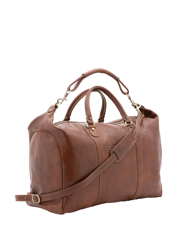 Bolsa de viaje unisex. El cierre es con cremallera. Los bolsillos internos son uno con cremallera. Los bolsillos externos están ausentes. La bandolera es ajustable y extraíble en piel. El mango es de piel. Hay un compartimento interno. El material exterior es 100% Piel Auténtica. Internamente está forrado en algodón. Medidas: 52x44x20 cm. Hecho en Italia