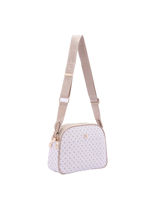 Bolso bandolera para mujer. El cierre es con cremallera. Los bolsillos internos son uno con cremallera. Los bolsillos externos son uno en la espalda con cremallera. La bandolera es ajustable en tela. Falta el mango. Hay tres compartimentos internos. El material exterior es ecopiel. Internamente está forrado en poliéster. Medidas: 19x26x9 cm. Producto de moda