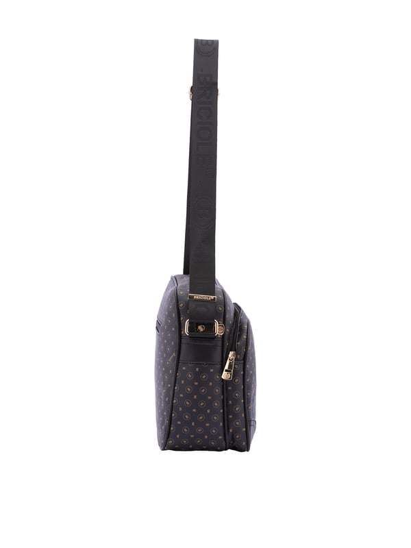 Bolso bandolera para mujer. El cierre es con cremallera. Los bolsillos internos son uno con cremallera. Los bolsillos externos son uno delantero con cremallera y otro trasero con cremallera. La bandolera es ajustable en tela. Falta el mango. Hay dos compartimentos internos. El material exterior es ecopiel. Internamente está forrado en poliéster. Medidas: 24x29x13 cm. Producto de moda