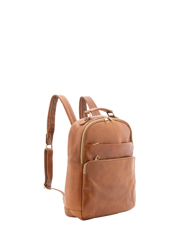 Alessia Firenze Mochila Unisexo Mochila unisex. El cierre es con cremallera. Los bolsillos internos son uno abierto. En la parte delantera hay dos bolsillos externos con cremallera. La bandolera es ajustable en piel. El mango es de piel. Hay un compartimento interno. El material exterior es 100% Piel Auténtica. Internamente está forrado en algodón. Medidas: 39x31x10 cm. Hecho en Italia