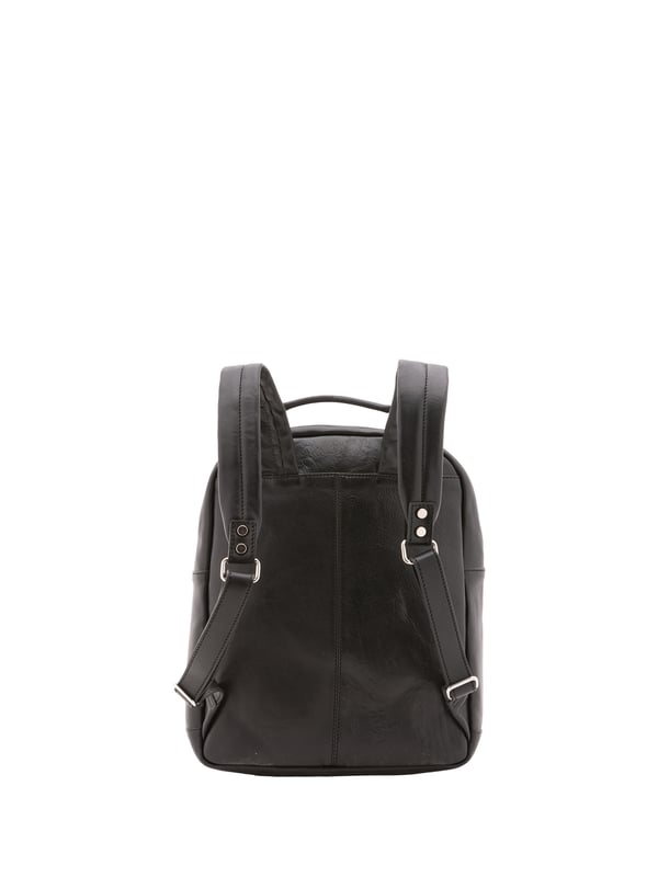 Unisex-Rucksack mit Reißverschluss. eine offene Innentasche. zwei vordere Außentaschen mit Reißverschluss. verstellbarer Schultergurt aus Leder. im Ledergriff. ein Innenfach.  Außenmaterial. Innen mit Baumwolle gefüttert. Maße: 39x31x10 cm. Hergestellt in Italien
