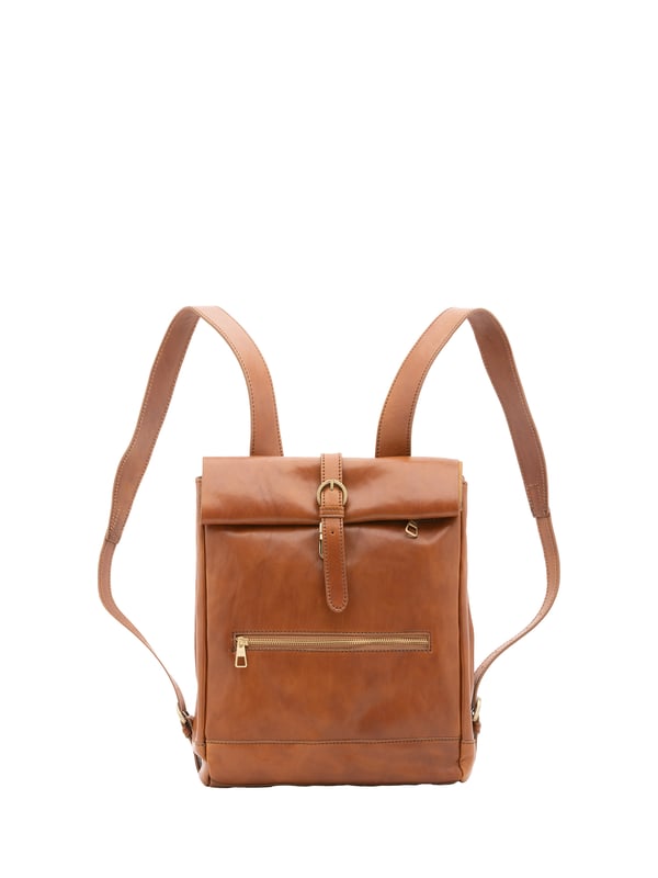 Mochila unisex. El cierre es rápido. Los bolsillos internos son uno con cremallera. Los bolsillos externos son uno delantero con cremallera, uno trasero con botón magnético y otro trasero con cremallera. La bandolera es ajustable en piel. Falta el mango. Hay un compartimento interno. El material exterior es 100% Piel Auténtica. Internamente está forrado en algodón. Medidas: 32x33x11 cm. Hecho en Italia