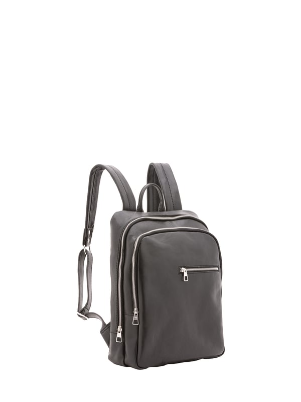 Unisex-Rucksack mit Reißverschluss. eine offene Innentasche. zwei vordere Außentaschen mit Reißverschluss. verstellbarer Schultergurt aus Leder. im Ledergriff. ein Innenfach.  Außenmaterial. Innen mit Baumwolle gefüttert. Maße: 39x29x10 cm. Hergestellt in Italien