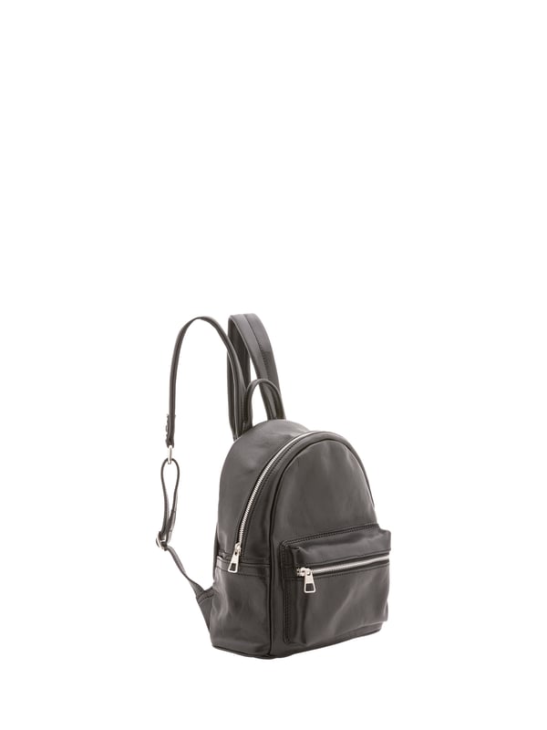 Alessia Firenze Mochila Unisexo Mochila unisex. El cierre es con cremallera. Los bolsillos internos son uno abierto. Los bolsillos externos son uno frontal con cremallera. La bandolera es ajustable en piel. El mango es de piel. Hay un compartimento interno. El material exterior es 100% Piel Auténtica. Internamente está forrado en algodón. Medidas: 23x29x13 cm. Hecho en Italia