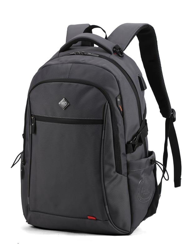 Aoking Mochila Hombres Mochila de hombre. El cierre es con cremallera. Los bolsillos internos son bolsillos multifuncionales. Los bolsillos externos son dos frontales con cremallera y dos bolsillos laterales abiertos. La bandolera es ajustable en tela. El mango es de tela. Hay dos compartimentos internos. El material exterior es 100% Poliéster. Internamente es 100% Poliéster. Medidas: 34x48x16 cm. Producto de moda