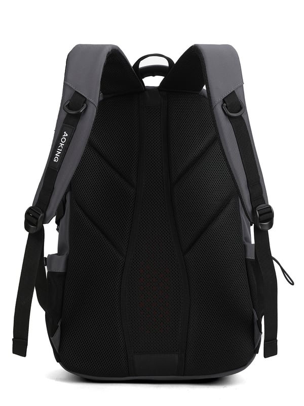Aoking Mochila Hombres Mochila de hombre. El cierre es con cremallera. Los bolsillos internos son bolsillos multifuncionales. Los bolsillos externos son dos frontales con cremallera y dos bolsillos laterales abiertos. La bandolera es ajustable en tela. El mango es de tela. Hay dos compartimentos internos. El material exterior es 100% Poliéster. Internamente es 100% Poliéster. Medidas: 34x48x16 cm. Producto de moda