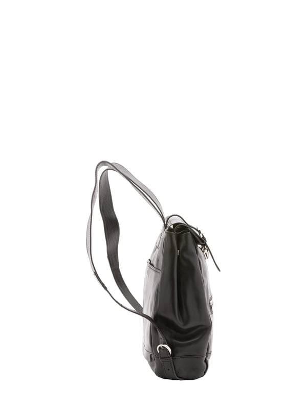 Mochila unisex. El cierre es rápido. Los bolsillos internos son uno con cremallera. Los bolsillos externos son uno delantero con cremallera, uno trasero con botón magnético y otro trasero con cremallera. La bandolera es ajustable en piel. Falta el mango. Hay un compartimento interno. El material exterior es 100% Piel Auténtica. Internamente está forrado en algodón. Medidas: 32x33x11 cm. Hecho en Italia