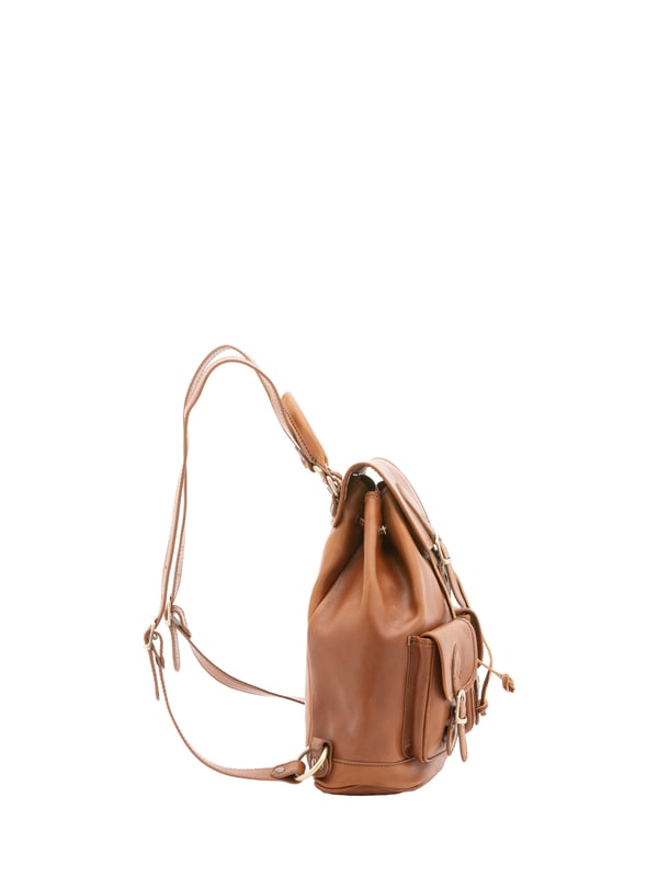 Alessia Firenze Rucksack Unisex Unisex-Rucksack mit Magnetknopf und Kordelzugverschluss. eine mit Reißverschluss-Innentaschen. zwei vordere Außentaschen mit Schnalle. verstellbarer Schultergurt aus Leder. im Ledergriff. ein Innenfach. Außenmaterial. Innenfutter aus echtem Leder. Maße: 31x35x13 cm. Hergestellt in Italien