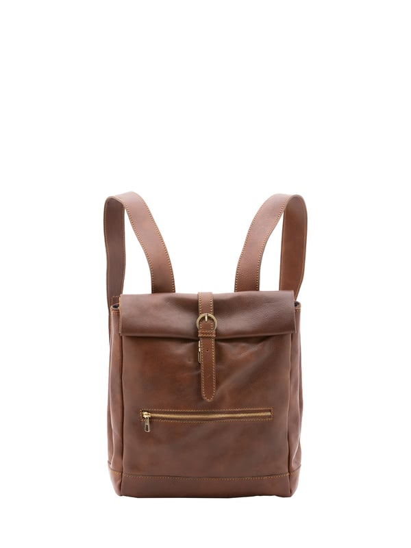 Mochila unisex. El cierre es rápido. Los bolsillos internos son uno con cremallera. Los bolsillos externos son uno delantero con cremallera, uno trasero con botón magnético y otro trasero con cremallera. La bandolera es ajustable en piel. Falta el mango. Hay un compartimento interno. El material exterior es 100% Piel Auténtica. Internamente está forrado en algodón. Medidas: 32x33x11 cm. Hecho en Italia
