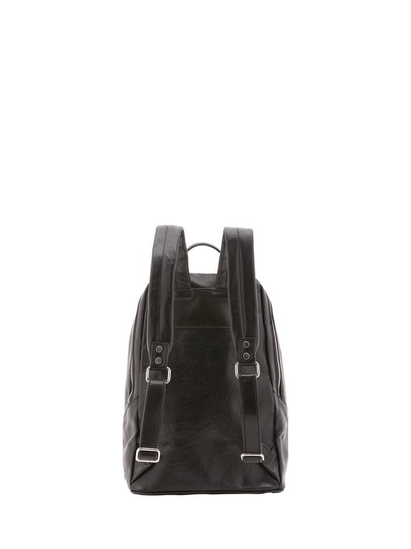 Mochila unisex. El cierre es con cremallera. Los bolsillos internos son uno abierto. Los bolsillos externos son uno frontal con cremallera. La bandolera es ajustable en piel. El mango es de piel. Hay un compartimento interno. El material exterior es 100% Piel Auténtica. Internamente está forrado en algodón. Medidas: 30x46x17 cm. Hecho en Italia