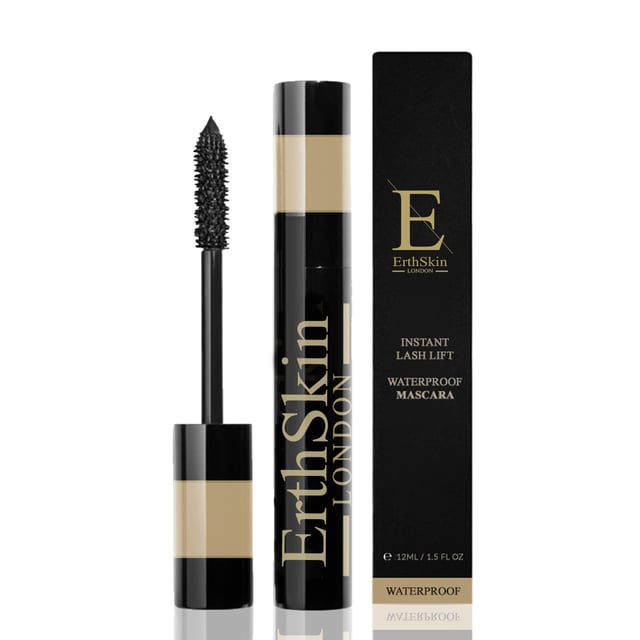 Onze Waterproof Lash Lift Mascara is gemaakt om langdurige, volumineuze wimpers te geven met een verbluffende lift. Deze innovatieve formule zorgt ervoor dat je de hele dag kunt dragen, is bestand tegen water, zweet en vocht en behoudt de krachtige impact. Het unieke borstelontwerp tilt en krult elke wimper van wortel tot punt, waardoor een dramatische, gedefinieerde look ontstaat zonder klonteren of schilferen. Verrijkt met conditionerende middelen, helpt het de wimpers te versterken en te beschermen, waardoor ze gezond en levendig blijven.