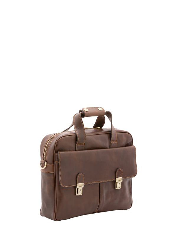 Bolso unisex. El cierre es con cremallera. Los bolsillos internos son uno con cremallera. Los bolsillos externos son dos delanteros con broches y uno trasero con cremallera. La bandolera es ajustable y extraíble en piel. El mango es de piel. Hay tres compartimentos internos. El material exterior es 100% Piel Auténtica. Internamente está forrado en algodón. Medidas: 38x36x10 cm. Hecho en Italia