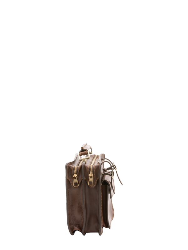Bolso unisex. El cierre es con cremallera. Faltan bolsillos internos. Los bolsillos externos son dos abiertos en la parte delantera y uno en la parte trasera con cremallera. La bandolera es ajustable y extraíble en piel. El mango es de piel. Hay dos compartimentos internos. El material exterior es 100% Piel Auténtica. Internamente está forrado en piel auténtica. Medidas: 32x23x10 cm. Hecho en Italia