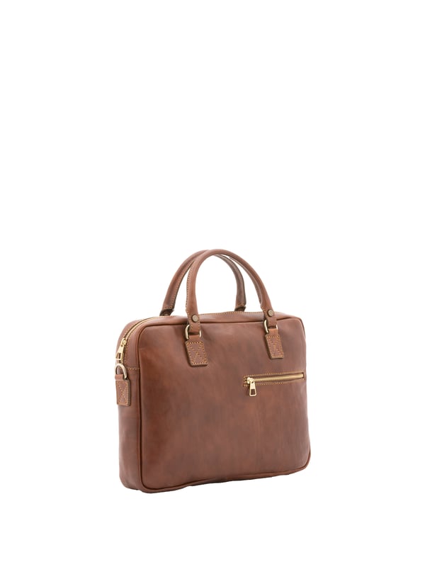 Bolso unisex. El cierre es con cremallera. Hay dos bolsillos internos abiertos. Los bolsillos externos son uno frontal con cremallera y otro trasero con cremallera. La bandolera es ajustable y extraíble en piel. El mango es de piel. Hay dos compartimentos internos. El material exterior es 100% Piel Auténtica. Internamente está forrado en algodón. Medidas: 38x28x7 cm. Hecho en Italia