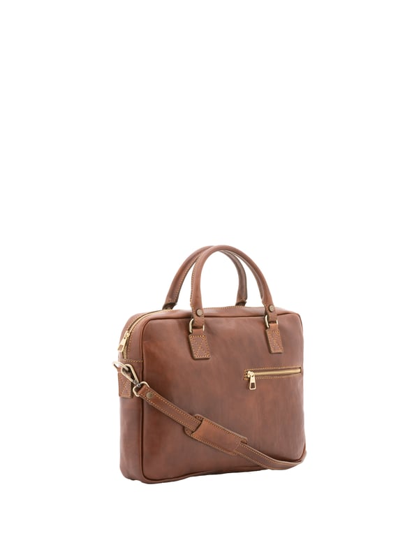 Bolso unisex. El cierre es con cremallera. Hay dos bolsillos internos abiertos. Los bolsillos externos son uno frontal con cremallera y otro trasero con cremallera. La bandolera es ajustable y extraíble en piel. El mango es de piel. Hay dos compartimentos internos. El material exterior es 100% Piel Auténtica. Internamente está forrado en algodón. Medidas: 38x28x7 cm. Hecho en Italia