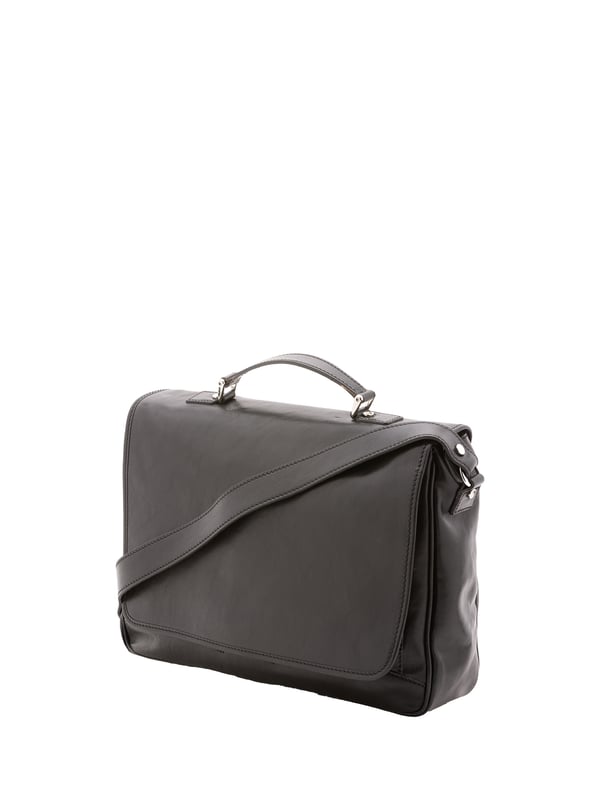 Unisex-Handtasche mit Volantverschluss aus Leder. eine mit Reißverschluss-Innentaschen. Zwei offene Vorderseiten, eine Vorderseite mit Reißverschlüssen und eine Rückseite mit Reißverschluss-Außentaschen. im Schultergurt aus Leder. im Ledergriff. ein Innenfach.  Außenmaterial. Innen mit Baumwolle gefüttert. Maße: 40x30x9 cm. Hergestellt in Italien