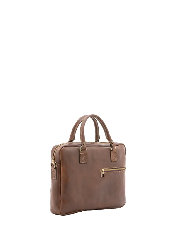 Bolso unisex. El cierre es con cremallera. Hay dos bolsillos internos abiertos. Los bolsillos externos son uno frontal con cremallera y otro trasero con cremallera. La bandolera es ajustable y extraíble en piel. El mango es de piel. Hay dos compartimentos internos. El material exterior es 100% Piel Auténtica. Internamente está forrado en algodón. Medidas: 38x28x7 cm. Hecho en Italia