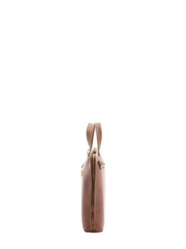 Unisex-Handtasche mit Reißverschluss. eine Innentasche mit Reißverschluss und eine offene. eine Rückseite mit Reißverschluss-Außentaschen. verstellbarer Schultergurt aus Leder. im Ledergriff. zwei Innenfächer.  Außenmaterial. Innen mit Baumwolle gefüttert. Maße: 40x30x5 cm. Hergestellt in Italien