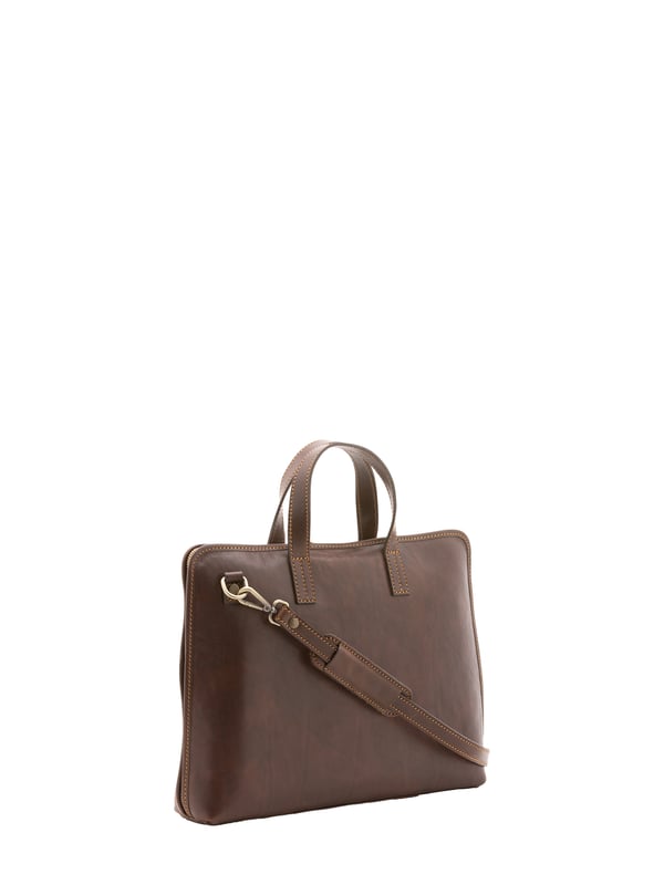 Bolso unisex. El cierre es con cremallera. Los bolsillos internos son uno con cremallera y otro abierto. Los bolsillos externos son uno en la espalda con cremallera. La bandolera es ajustable en piel. El mango es de piel. Hay dos compartimentos internos. El material exterior es 100% Piel Auténtica. Internamente está forrado en algodón. Medidas: 40x30x5 cm. Hecho en Italia