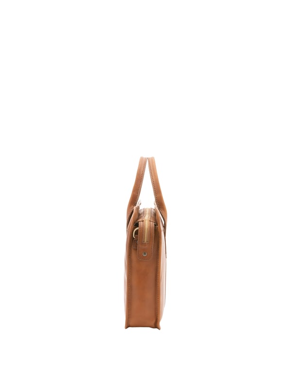 Unisex-Handtasche mit Reißverschluss. eine offene Innentasche. fehlende Außentaschen. verstellbarer und abnehmbarer Schultergurt aus Leder. im Ledergriff. ein Innenfach.  Außenmaterial. Innen mit Baumwolle gefüttert. Maße: 40x30x8 cm. Hergestellt in Italien