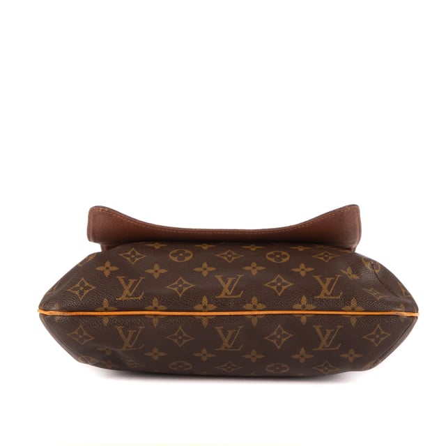 Louis Vuitton Bolsas Musette GM Bolso bandolera en Marrón Lona recubierta y Latón dorado hardware. El producto está en en Perfectas Condiciones (AA).
  Dimensiones: 37x30x6 cm 
  Accesorios incluidos: Dustbag
    
  BrandCo Paris encuentra artículos raros y en las mejores condiciones a precios increíbles. ¡Vale la pena tener paciencia! Compra con confianza: todos los artículos de BrandCo Paris son seleccionados y autenticados cuidadosamente por nuestro equipo de expertos.
  Todos los artículos vienen con un certificado de autenticidad y un embalaje entregado por BrandCo Paris.
  Tabla de clasificación de la condición del artículo
  N (como nuevo)
  AA (perfecto estado)
  A (excelente estado)
  AB (muy buen estado)
  B (bueno/regular)