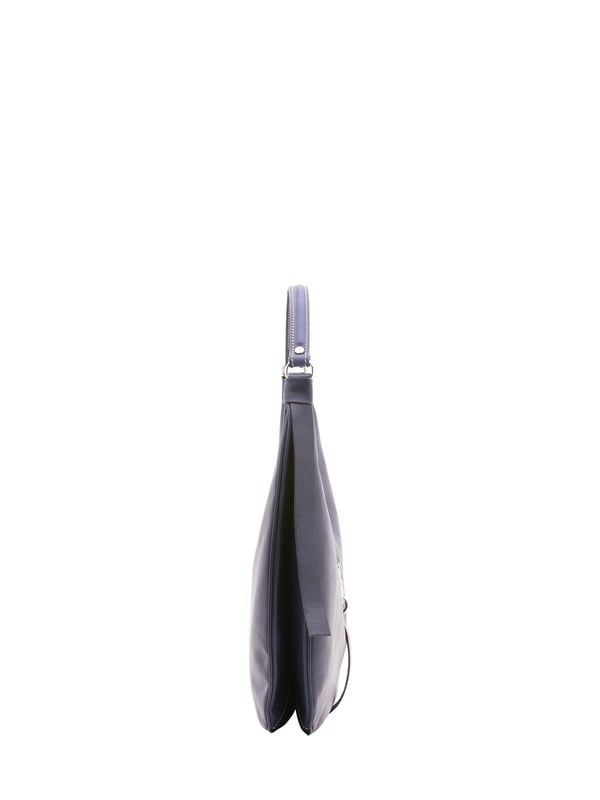 Bolso bandolera unisex. El cierre es con cremallera. Los bolsillos internos son uno con cremallera. Los bolsillos externos están ausentes. Falta la correa para el hombro. El mango es de piel. Hay un compartimento interno. El material exterior es 100% Piel Auténtica. Internamente está forrado en algodón. Medidas: 38x28x10 cm. Hecho en Italia