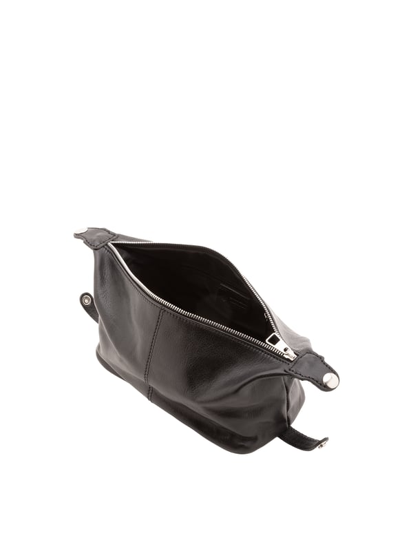 Bolso de mano unisex. El cierre es con cremallera. Los bolsillos internos son uno con cremallera. Los bolsillos externos están ausentes. Falta la correa para el hombro. El mango es de piel. Hay un compartimento interno. El material exterior es 100% Piel Auténtica. Internamente está forrado en algodón. Medidas: 26x17x12 cm. Hecho en Italia