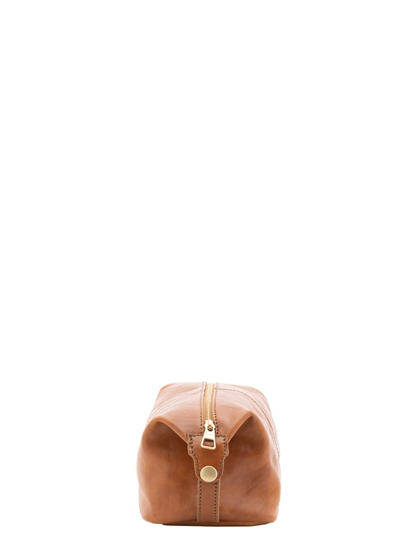 Bolso de mano unisex. El cierre es con cremallera. Los bolsillos internos son uno con cremallera. Los bolsillos externos están ausentes. Falta la correa para el hombro. El mango es de piel. Hay un compartimento interno. El material exterior es 100% Piel Auténtica. Internamente está forrado en algodón. Medidas: 26x17x12 cm. Hecho en Italia