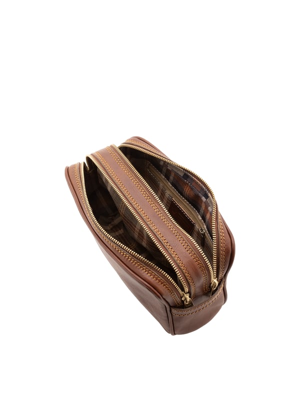 Unisex-Clutch mit Reißverschluss. eine mit Reißverschluss-Innentaschen. fehlende Außentaschen. fehlender Schultergurt. fehlender Griff. zwei Innenfächer.  Außenmaterial. Innen mit Baumwolle gefüttert. Maße: 24x18x7 cm. Hergestellt in Italien