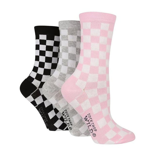 Wildfeet Ladies 3 Pack Calcetines de algodón: ¿Está buscando un regalo para el amante de los animales en su vida? No busques más, Wild Feet Ladies Cotton Rich Socks. Con una gran variedad de diseños de animales, son el regalo perfecto para cualquier persona que le encanta mostrar su pasión por los amigos peludos. Disfruta de una gran comodidad y transpirabilidad con estos calcetines Wild Feet, fabricados con fibras de algodón suaves y transpirables. Cada paquete de 3 incluye una mezcla de tres diseños divertidos y juguetones, que muestran una gama de novedosos motivos animales perfectos para cualquier ocasión. Tanto si estás haciendo recados, trabajando o simplemente descansando en casa, estos calcetines te garantizan unos pies cómodos y con estilo. Elija entre una variedad de diseños divertidos y juguetones, como adorables conejos, zorros astutos, gatos mimosos, loros coloridos, perros salchicha juguetones y abejas zumbonas, entre otros. Wild Feet es una gama de calcetines con diseños chulos, motivos simpáticos y eslóganes extravagantes: ¡desde carlinos y pingüinos hasta leones y llamas! - Elige entre una gama de estilos para hombre y mujer, desde calcetines tobilleros hasta calcetines deportivos. Hay 3 pares por paquete y vienen en talla única para señoras 4-8 UK. Están hechos de 76% algodón, 22% poliamida, 2% elastano y son lavables a máquina. Detalles adicionales del producto: Pack de 3 calcetines de algodón con dibujos de animales 7 estilos disponibles Suaves y cómodos Una gran idea para regalar Pies Salvajes Marca Wild Feet