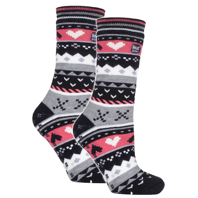 Calentadores - Calcetines Soul Warming para mujer: Sumérgete en una calidez y un confort inigualables con los calcetines térmicos para mujer Heat Holders Women's Soul Warming Socks . Diseñados por expertos para combatir el frío, estos calcetines térmicos son tus compañeros perfectos para escapadas tanto en interiores como al aire libre. El calor único que proporcionan nuestros calcetines los convertirá en un complemento esencial de tu colección. Los calcetines Heat Holders emplean nuestros conocimientos de aislamiento líderes en el mundo, prometiendo una retención del calor y un confort sin igual. Estos calcetines, diseñados con costuras estándar en los dedos, puños y una estructura de doble capa, se adaptan brillantemente a su estilo de vida activo. Aptos para todo el mundo, estos calcetines térmicos son tu escudo contra el frío. Los calcetines térmicos Soul Warming Socks ofrecen un sinfín de virtudes. Sus suelas de agarre antideslizante garantizan zancadas seguras en todas las superficies, asegurando seguridad y protección. Además, la exclusiva tecnología de retención del calor garantiza un confort y un calor duraderos, lo que convierte a los calcetines Heat Holders en tu mejor elección para ropa térmica. Con los calcetines Heat Holders Soul Warming Socks, estarás ganando más que con unos calcetines normales. Con una clasificación TOG de 2,3, los calcetines Heat Holders son 7 veces más cálidos que los calcetines de algodón normales. Aíslan mejor del frío invernal gracias a su avanzada tecnología que atrapa el aire caliente cerca de la piel. Detalles esenciales del producto: - Notable tecnología de retención del calor - Costuras y puños estándar - Tecnología Heat Holders - Clasificación 2.34 TOG