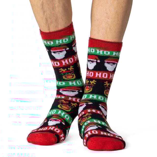 Calentadores - Calcetines navideños Lite para hombre: Ya estamos otra vez en esa época del año: ¡es hora de empezar a pensar en los regalos de Navidad! Tenemos el regalo perfecto para tu padre, hermano, tío o amigo: Calcetines de Navidad Heat Holders Lite. Estos calcetines festivos son menos voluminosos que sus homólogos originales, pero siguen siendo igual de cálidos. Estos calcetines Heat Holders Lite Xmas Socks son el regalo perfecto para cualquier hombre estas Navidades. No sólo son festivos, sino también cálidos y cómodos. Están disponibles en 4 fantásticos diseños festivos que incluyen: Cool Santa, Superstar Snowman, HO HO HO y Jazzy Rudolph. Nuestro hilo térmico Heat Holders especialmente desarrollado proporciona un aislamiento de alto rendimiento contra el frío con una capacidad superior de transpiración de la humedad. Esta versión de los Heat Holders soluciona el problema de "demasiado gruesos" de los Heat Holders originales. Estos calcetines térmicos de invierno son lo suficientemente finos como para caber en tus zapatos de diario, pero lo suficientemente gruesos como para permitir que las técnicas de aislamiento térmico de Heat Holders funcionen. Estos calcetines están disponibles en talla única para hombre: 6-11 UK (39-45 EUR, 7-12 US) y vienen en 4 diseños festivos diferentes. Están hechos de: 89% acrílico, 10% poliamida, 1% elastano y son lavables a máquina. Detalles adicionales del producto: Calcetines de Navidad Heat Holders Lite Diseños navideños festivos Menos voluminosos que los calcetines Heat Holders originales 1,6 Tog El calcetín de Navidad perfecto 5 veces más cálido que un calcetín de algodón básico Grueso y cálido 4 diseños festivos diferentes