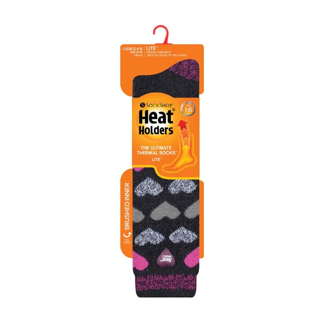 Calcetines largos Heat Holders Lite para mujer: Ya están aquí los nuevos calcetines Heat Holders Lite. ¡Ahora con un estilo extra largo! Los creadores de Heat Holders han escuchado las peticiones de los clientes para crear un calcetín térmico que no sea tan grueso, ahora los Heat Holders pueden caber en un zapato de vestir normal o en una zapatilla deportiva. Sin embargo, su sólido índice de 1,6 tog significa que tus pies seguirán estando muy calientes. Con muchos estilos fabulosos de marga entre los que elegir, tus pies estarán elegantes y calientes al mismo tiempo, ¿quién no querría eso? Esta versión de los calcetines Heat Holders Lite es extra larga, llegando justo por debajo de la rodilla, dándote más calor para toda la pierna. Características principales. Heat Holders Yarn - Nuestro hilo térmico especialmente desarrollado proporciona un aislamiento de alto rendimiento contra el frío con una capacidad superior de transpiración de la humedad. Heat Holders Loops - La innovadora tecnología de tejido de punto produce nuestra exclusiva pila acolchada con bucles extralargos para retener más aire caliente, aumentando el índice TOG. Heat Holders Brushing - Por último, nuestro experto proceso de cepillado maximiza la cantidad de aire caliente retenido en el interior de cada calcetín para ofrecer una calidez total y comodidad durante todo el día. Heat Holders Lite Long Tog rating - Estos calcetines están científicamente probados para ser 5 veces más cálidos que un calcetín básico de algodón, con un tog rating de 1,6. Esta nueva versión de los calcetines Heat Holders resuelve el problema del "grosor excesivo" de los calcetines Heat Holders originales. Estos calcetines están hechos de 91% acrílico, 5% nylon, 3% poliéster, 1% elastano, y son de la talla 4-8 UK.