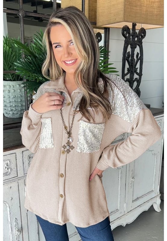 Prendas de abrigo femeninas elegantes y casuales  
Parches de lentejuelas añaden brillo a la camisa abrigo  
El diseño del bolsillo en el pecho realza su estilo y sentido de la moda  
La tela acanalada es cómoda y duradera  
Disponible en diferentes tamaños según la tabla de tallas proporcionada  
Material: 75% poliéster, 20% viscosa, 5% elastano