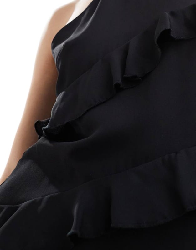Dresses by Pretty Lavish Dress the part Halterneck style Ruffle details Zip-side fastening Side split Regular fitSold By: Asos