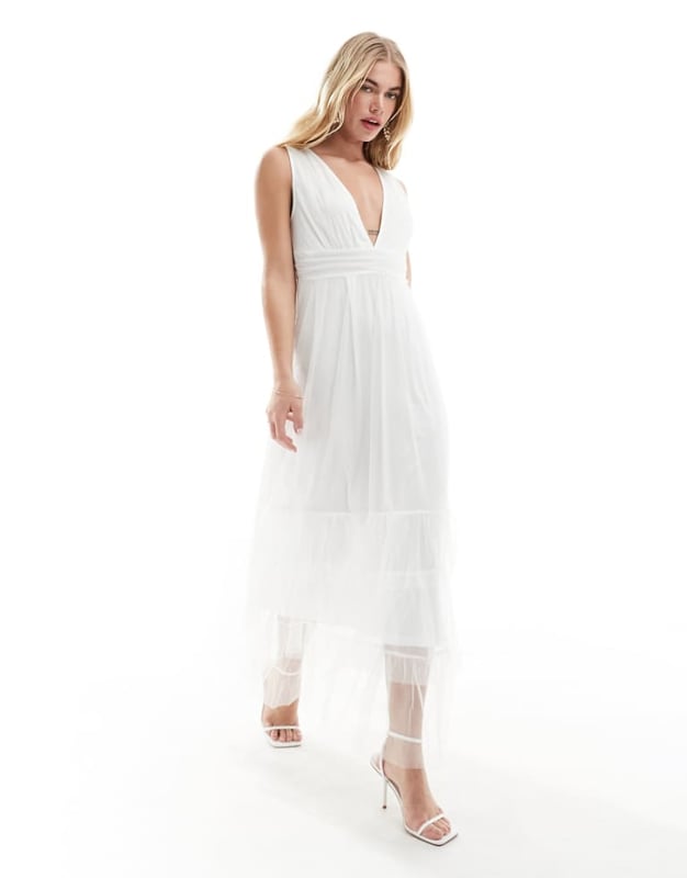 Dresses by Vila Your something-new Plunge neck Sleeveless style Tiered skirt Regular fitSold By: Asos
