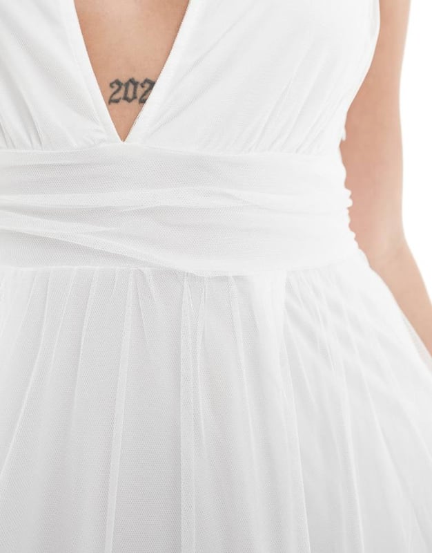 Dresses by Vila Your something-new Plunge neck Sleeveless style Tiered skirt Regular fitSold By: Asos