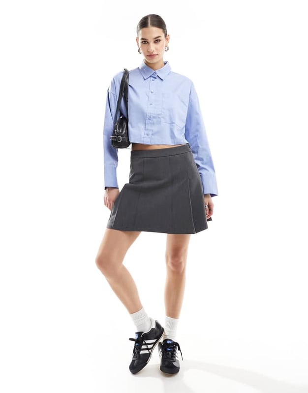 Tops by JDY Brb, adding to basket Spread collar Button placket Cropped length Regular fitSold By: Asos