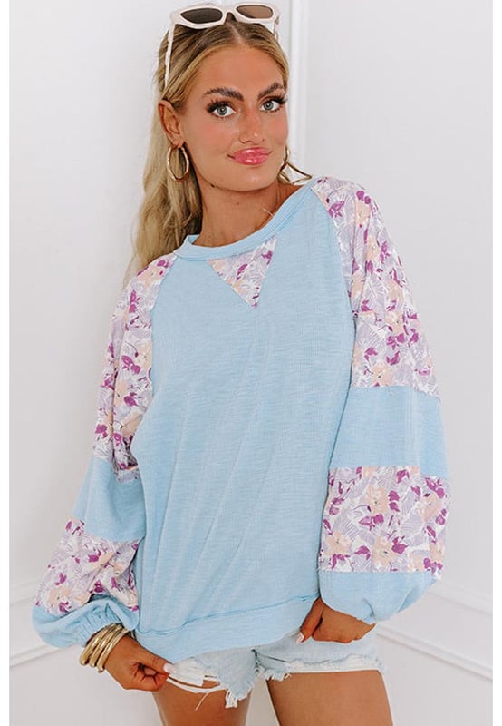 Sophisticated and stylish
  Floral patchwork design
  Elegant crew neck
  Balloon sleeves
  Trendy and fashion
  forward silhouette
  Must
  have item
  Available in different sizes
  Highly elastic
Material: 62% Polyester 32% Cotton 6% Elastane