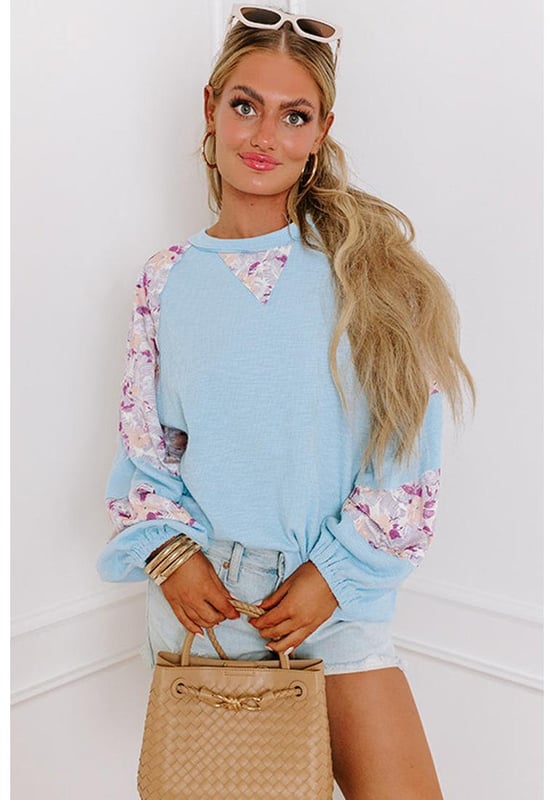 Sophisticated and stylish
  Floral patchwork design
  Elegant crew neck
  Balloon sleeves
  Trendy and fashion
  forward silhouette
  Must
  have item
  Available in different sizes
  Highly elastic
Material: 62% Polyester 32% Cotton 6% Elastane
