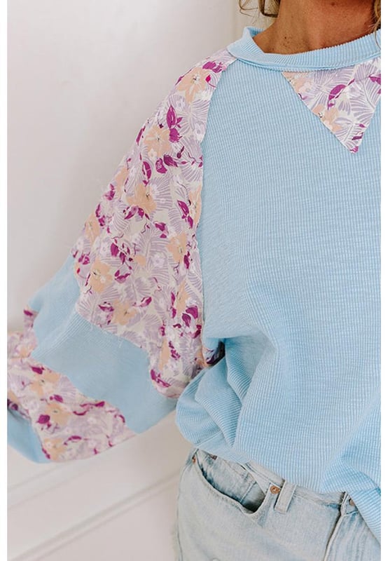 Sophisticated and stylish
  Floral patchwork design
  Elegant crew neck
  Balloon sleeves
  Trendy and fashion
  forward silhouette
  Must
  have item
  Available in different sizes
  Highly elastic
Material: 62% Polyester 32% Cotton 6% Elastane
