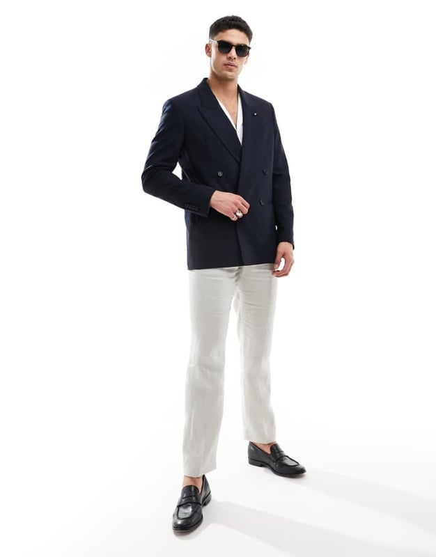 Suits by Tommy Hilfiger Part of the Tommy Hilfiger | Shawn Mendes collection Peak lapels Padded shoulders Double-breasted style Regular fitSold By: Asos