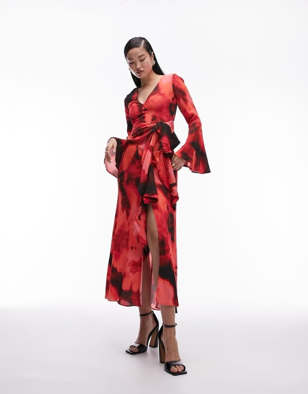 Dresses by Topshop Welcome to the next phase of Topshop V-neck Flared sleeves Tie waist Front split Regular fitSold By: Asos