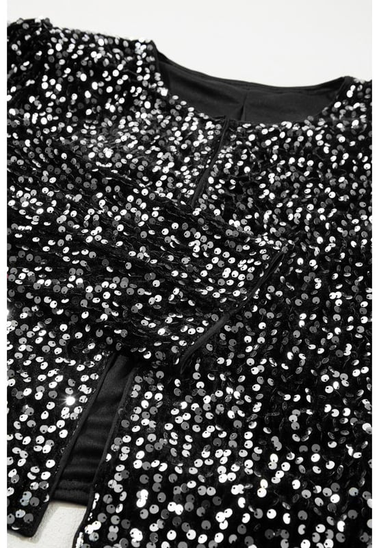 Black sequined design for a glamorous look
  Open front for versatile styling
  Long sleeves for coverage and chic silhouette
  Perfect to pair with skirts jeans pants and shorts
  Captivating patterns and textures
Material: 100% PET